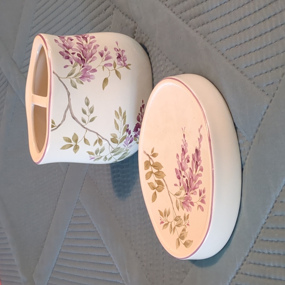 Wisteria Soap Dish And Toothbrush Holder